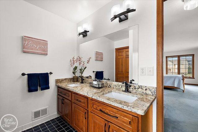 54168 Overbrook Court, Shelby Twp, MI 48316