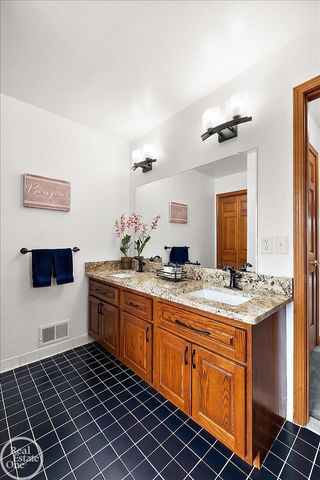 54168 Overbrook Court, Shelby Twp, MI 48316