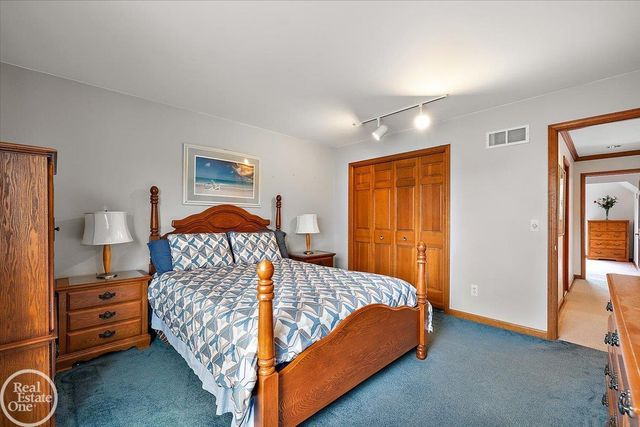 54168 Overbrook Court, Shelby Twp, MI 48316