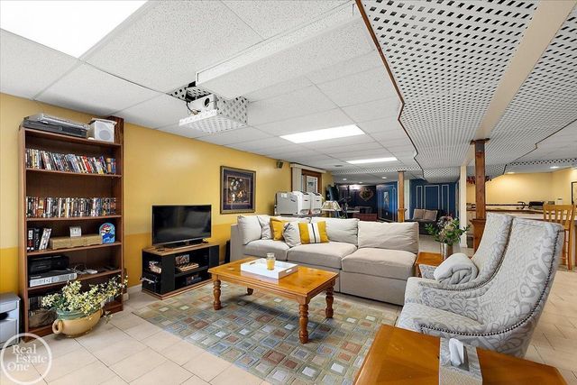 54168 Overbrook Court, Shelby Twp, MI 48316