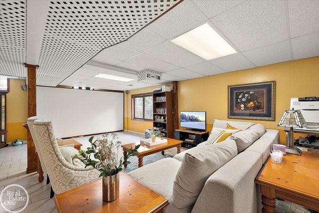 54168 Overbrook Court, Shelby Twp, MI 48316