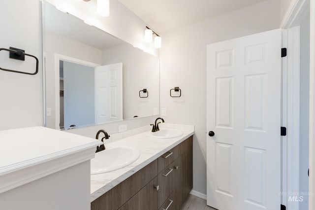 1670 SW Besra Dr, Mountain Home, ID 83647