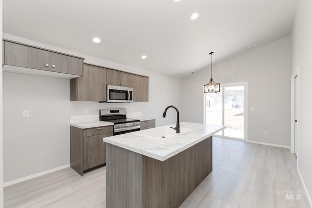 1670 SW Besra Dr, Mountain Home, ID 83647