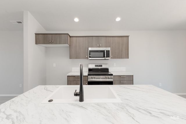 1670 SW Besra Dr, Mountain Home, ID 83647