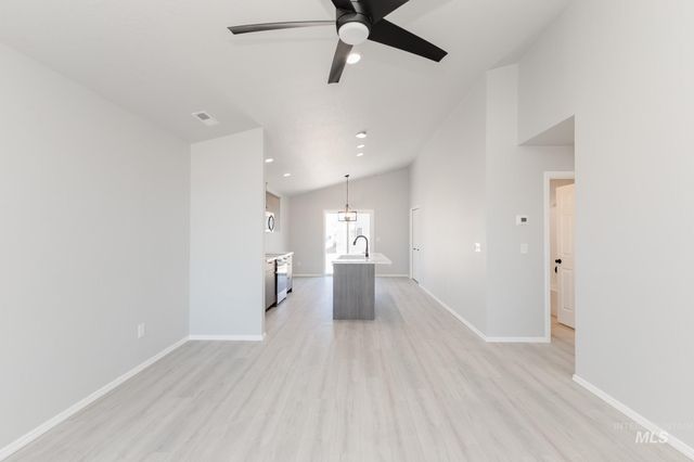 1670 SW Besra Dr, Mountain Home, ID 83647