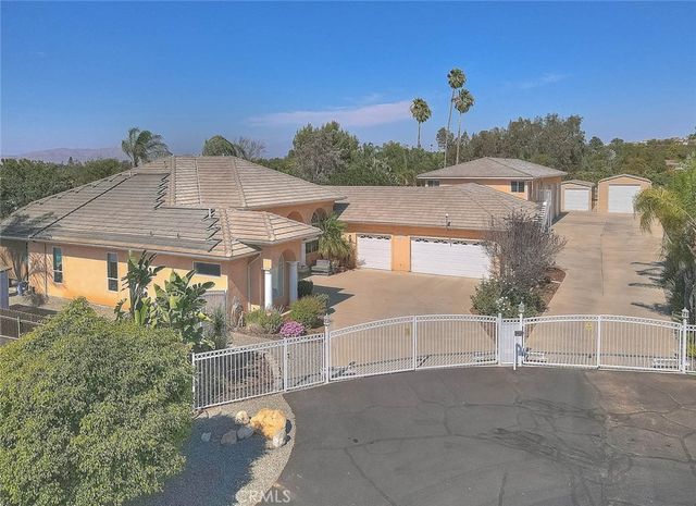 17292 Bali, Riverside, CA 92504
