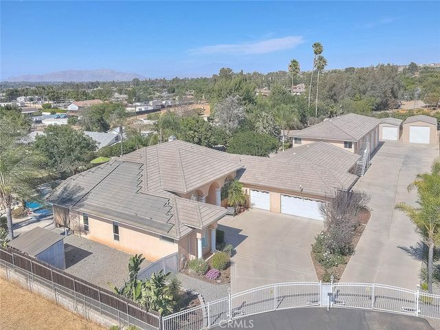 17292 Bali, Riverside, CA 92504