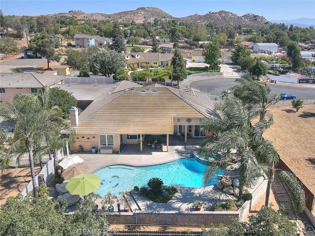 17292 Bali, Riverside, CA 92504