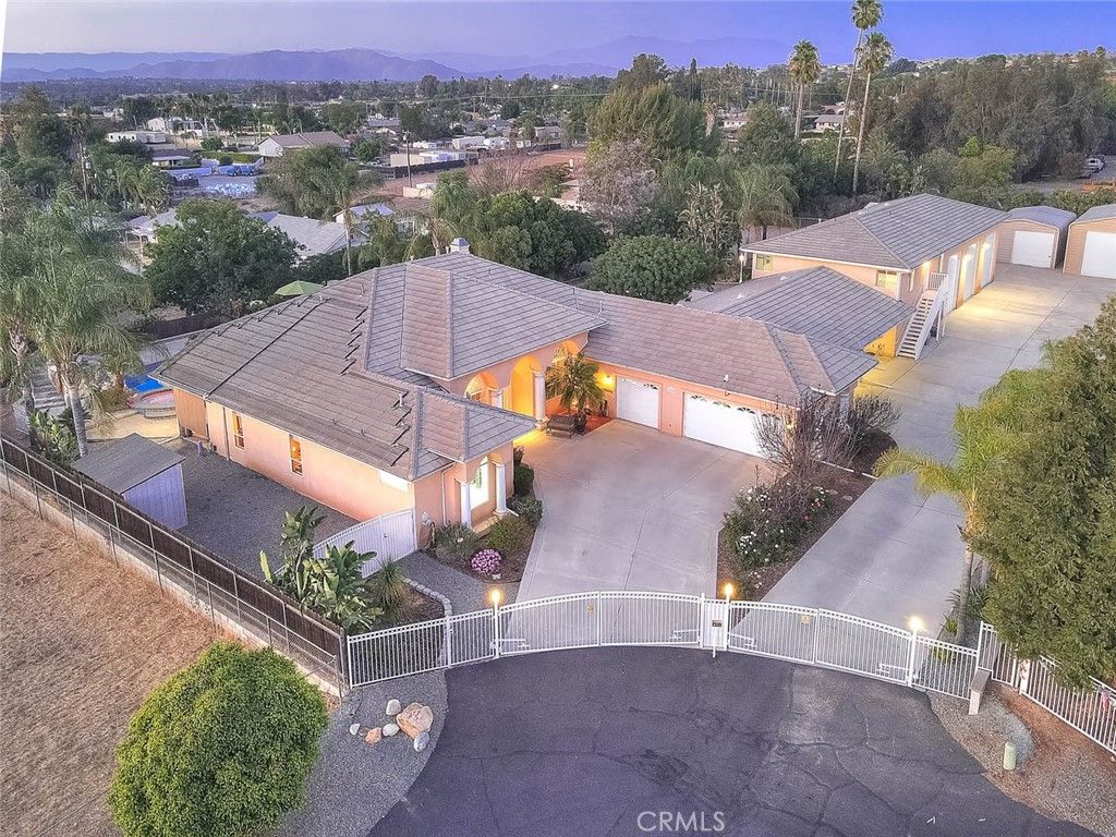 17292 Bali, Riverside, CA 92504