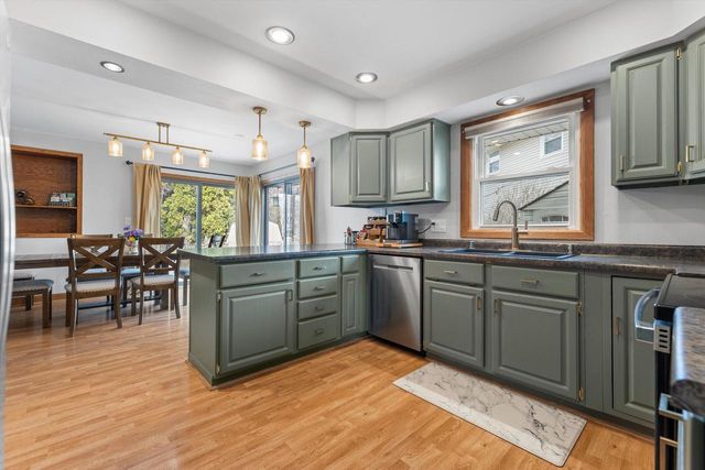 W181N8284 Destiny DRIVE, Menomonee Falls, WI 53051