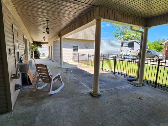 134 Octavia St, Larose, LA 70373