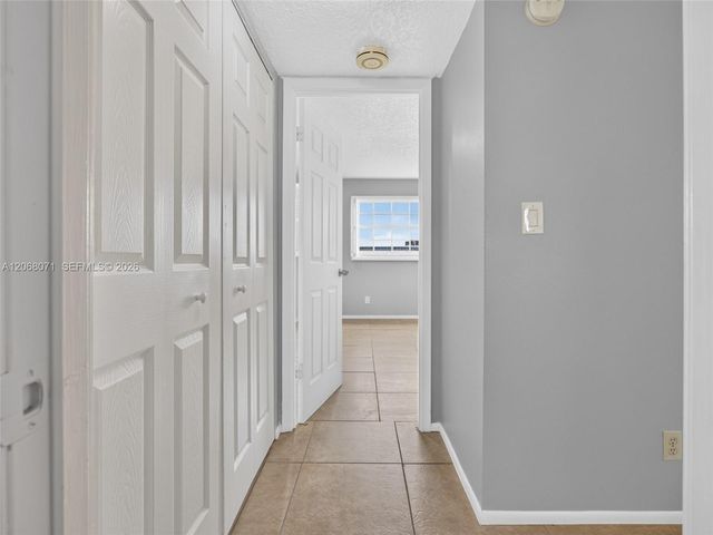 4140 NW 44th Avenue 408, Lauderdale Lakes, FL 33319