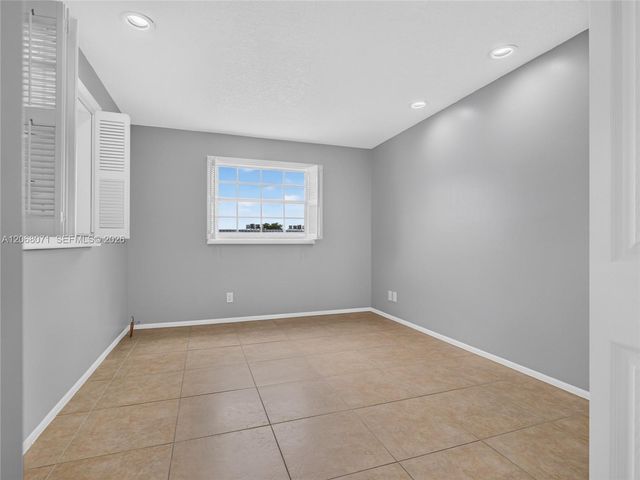 4140 NW 44th Avenue 408, Lauderdale Lakes, FL 33319