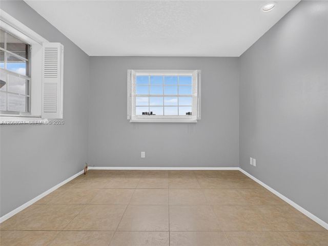 4140 NW 44th Avenue 408, Lauderdale Lakes, FL 33319
