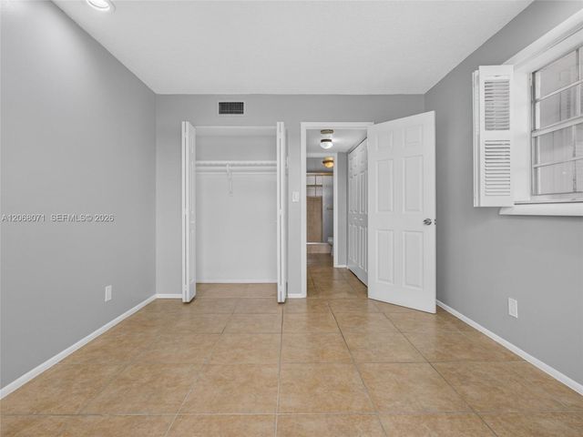 4140 NW 44th Avenue 408, Lauderdale Lakes, FL 33319