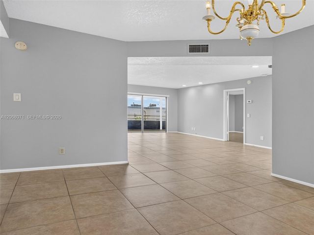 4140 NW 44th Avenue 408, Lauderdale Lakes, FL 33319