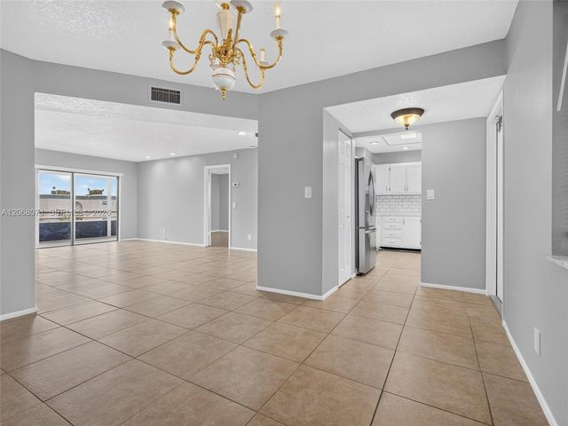 4140 NW 44th Avenue 408, Lauderdale Lakes, FL 33319