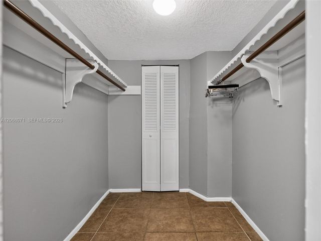 4140 NW 44th Avenue 408, Lauderdale Lakes, FL 33319