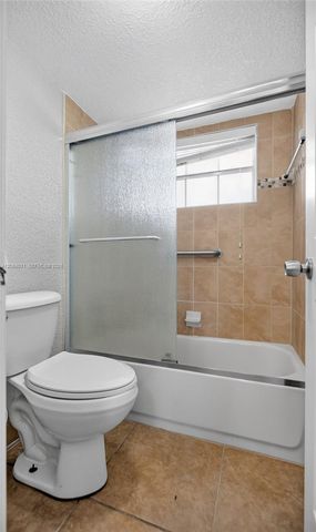 4140 NW 44th Avenue 408, Lauderdale Lakes, FL 33319