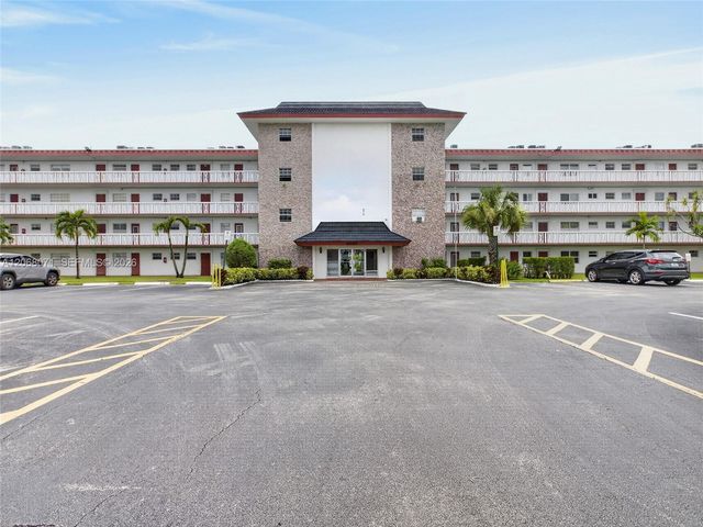 4140 NW 44th Avenue 408, Lauderdale Lakes, FL 33319