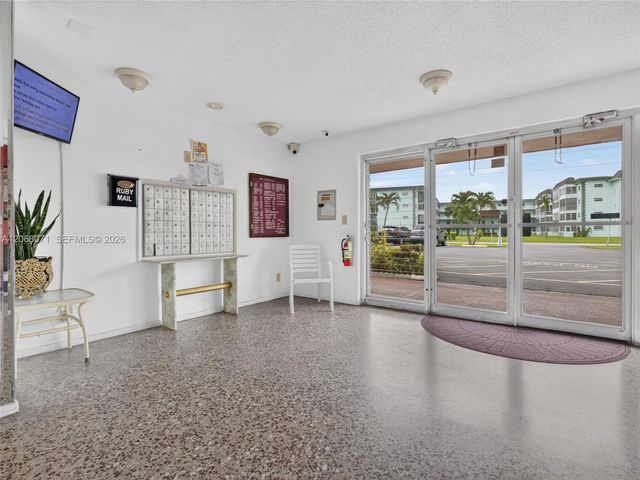 4140 NW 44th Avenue 408, Lauderdale Lakes, FL 33319