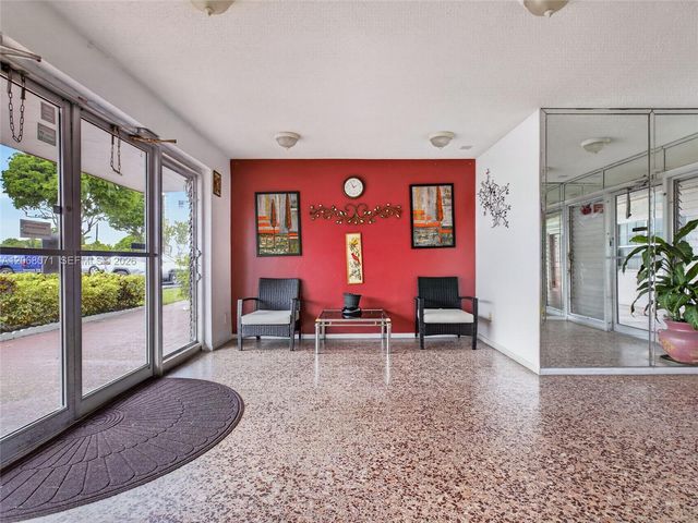 4140 NW 44th Avenue 408, Lauderdale Lakes, FL 33319