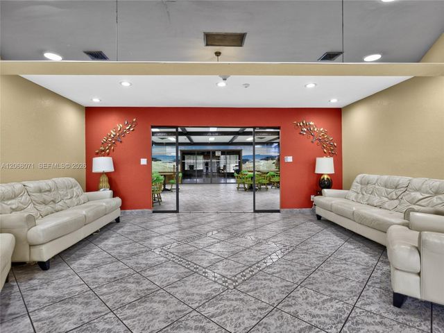 4140 NW 44th Avenue 408, Lauderdale Lakes, FL 33319