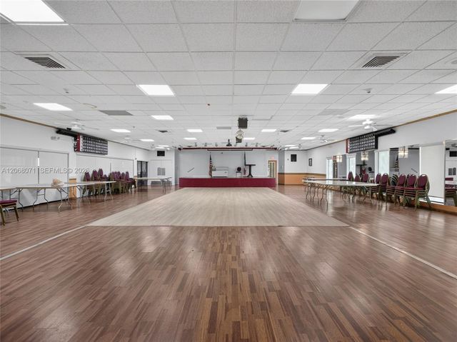 4140 NW 44th Avenue 408, Lauderdale Lakes, FL 33319