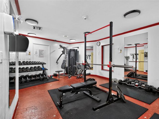 4140 NW 44th Avenue 408, Lauderdale Lakes, FL 33319