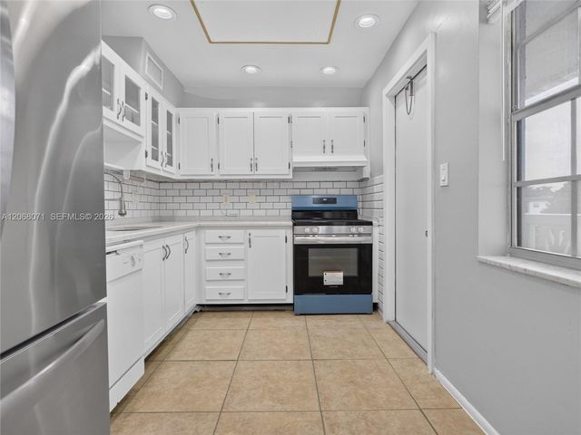 4140 NW 44th Avenue 408, Lauderdale Lakes, FL 33319