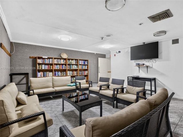 4140 NW 44th Avenue 408, Lauderdale Lakes, FL 33319