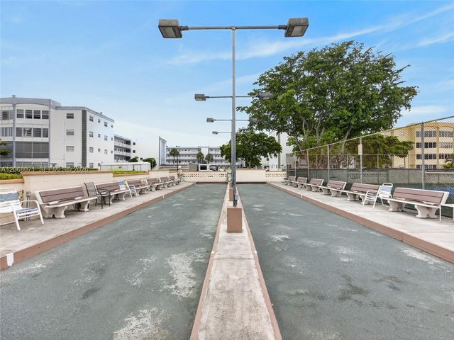 4140 NW 44th Avenue 408, Lauderdale Lakes, FL 33319