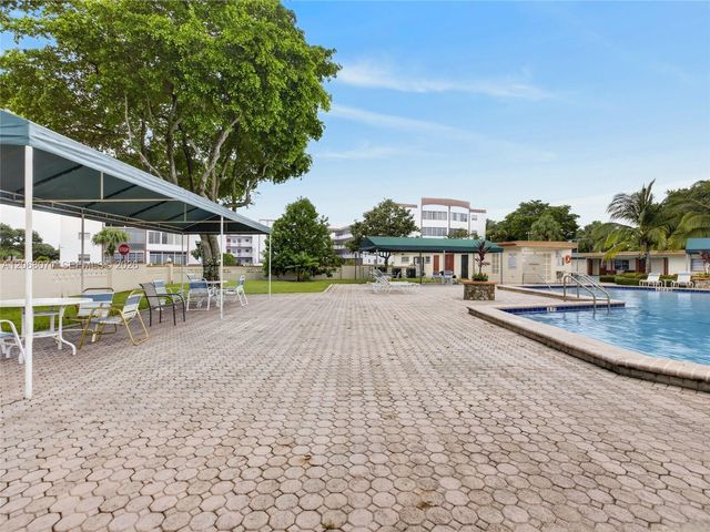 4140 NW 44th Avenue 408, Lauderdale Lakes, FL 33319