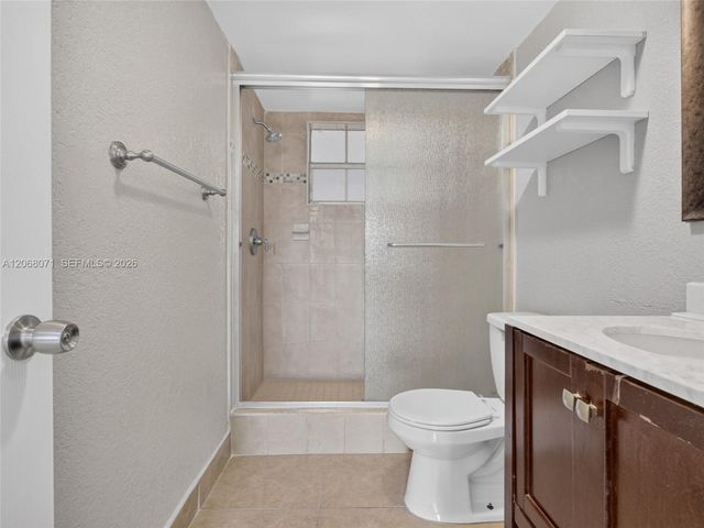 4140 NW 44th Avenue 408, Lauderdale Lakes, FL 33319
