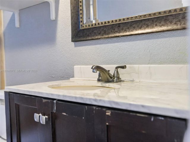 4140 NW 44th Avenue 408, Lauderdale Lakes, FL 33319
