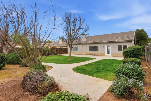 6017 Lakewood Shores Drive, Bakersfield, CA 93312