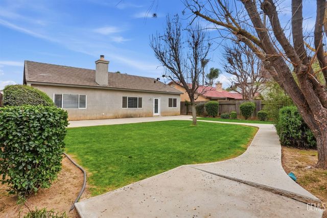 6017 Lakewood Shores Drive, Bakersfield, CA 93312