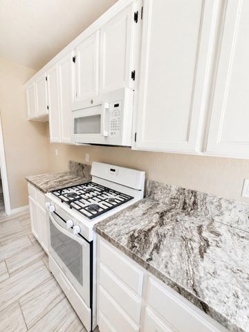 6017 Lakewood Shores Drive, Bakersfield, CA 93312