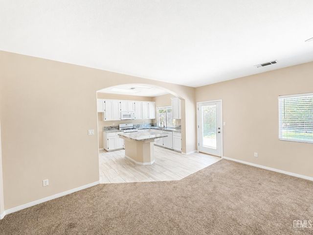 6017 Lakewood Shores Drive, Bakersfield, CA 93312