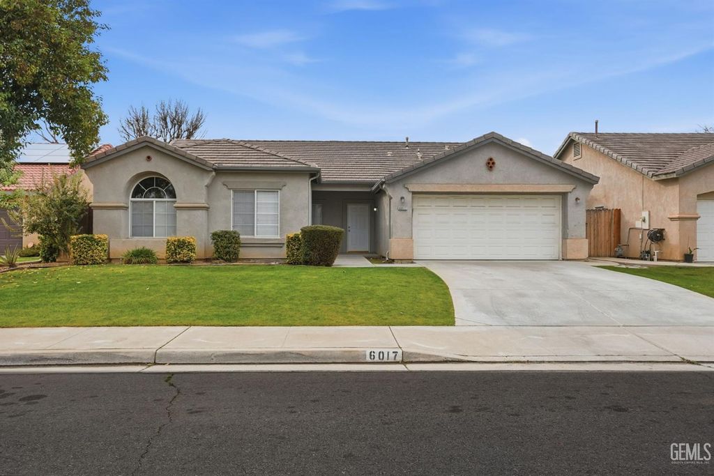 6017 Lakewood Shores Drive, Bakersfield, CA 93312