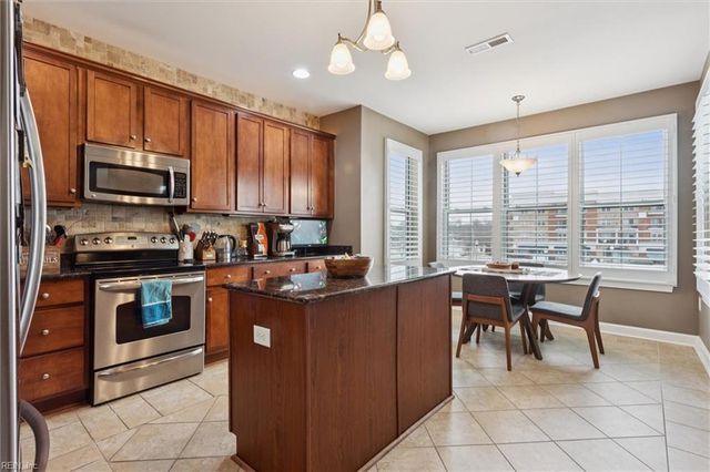 670 Town Center Dr Unit 207, Newport News, VA 23606