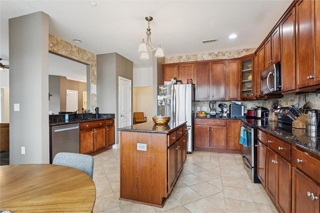 670 Town Center Dr Unit 207, Newport News, VA 23606