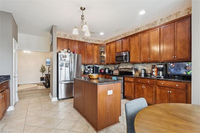 670 Town Center Dr Unit 207, Newport News, VA 23606