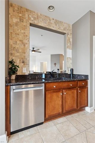 670 Town Center Dr Unit 207, Newport News, VA 23606