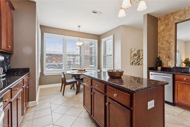 670 Town Center Dr Unit 207, Newport News, VA 23606