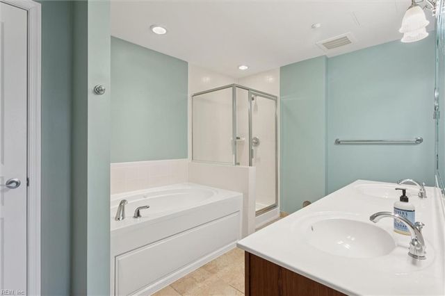 670 Town Center Dr Unit 207, Newport News, VA 23606