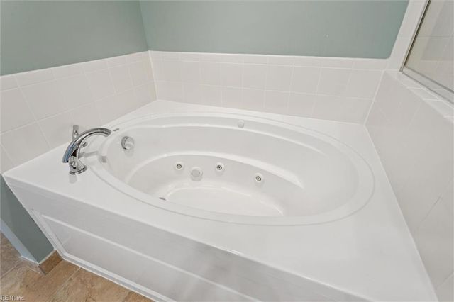 670 Town Center Dr Unit 207, Newport News, VA 23606