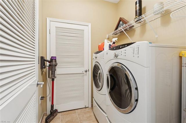 670 Town Center Dr Unit 207, Newport News, VA 23606