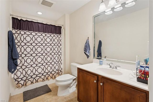 670 Town Center Dr Unit 207, Newport News, VA 23606