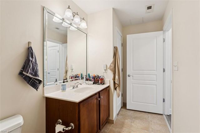 670 Town Center Dr Unit 207, Newport News, VA 23606